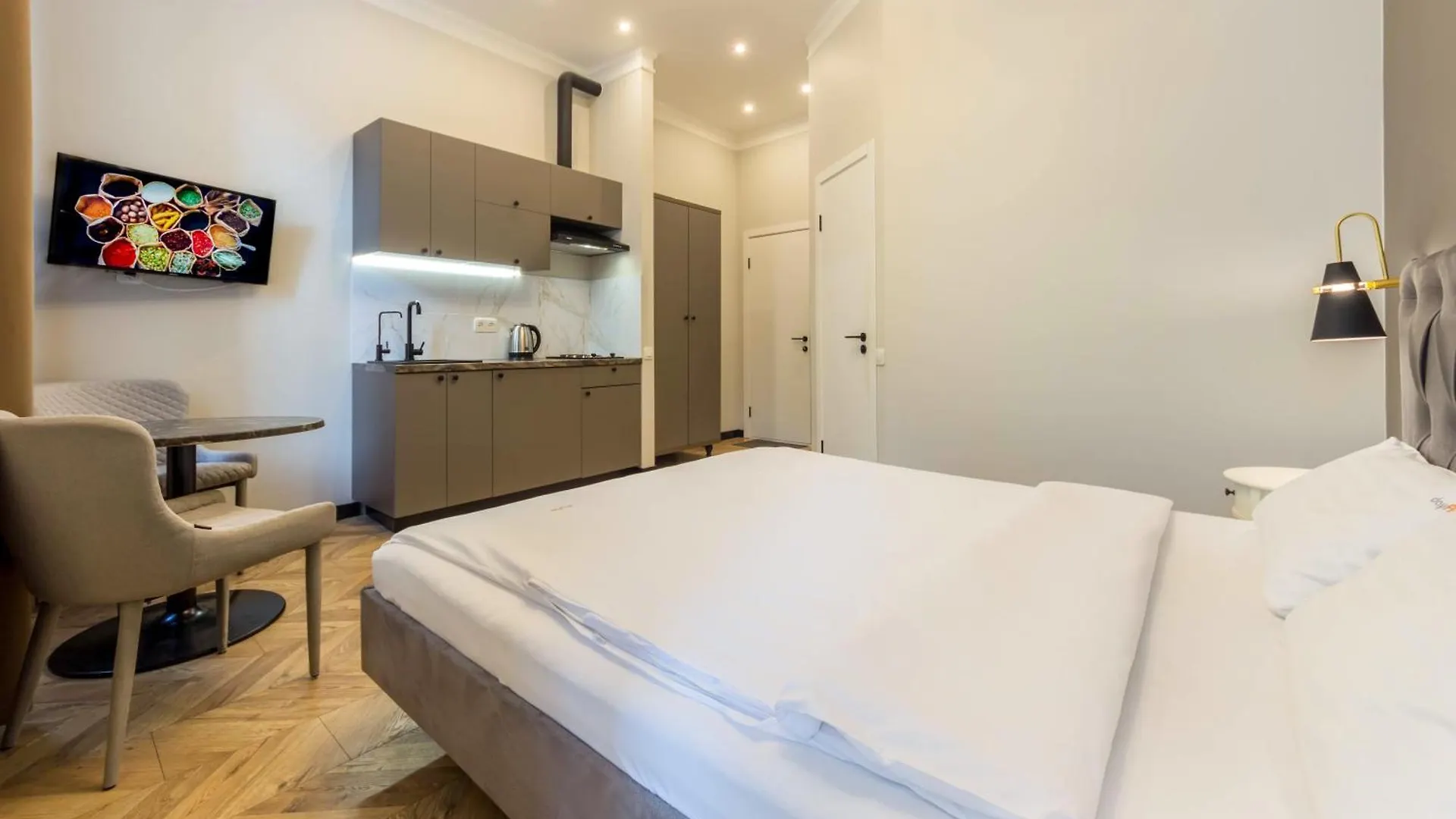 Apartments On Antonovycha Киев Апарт-отель